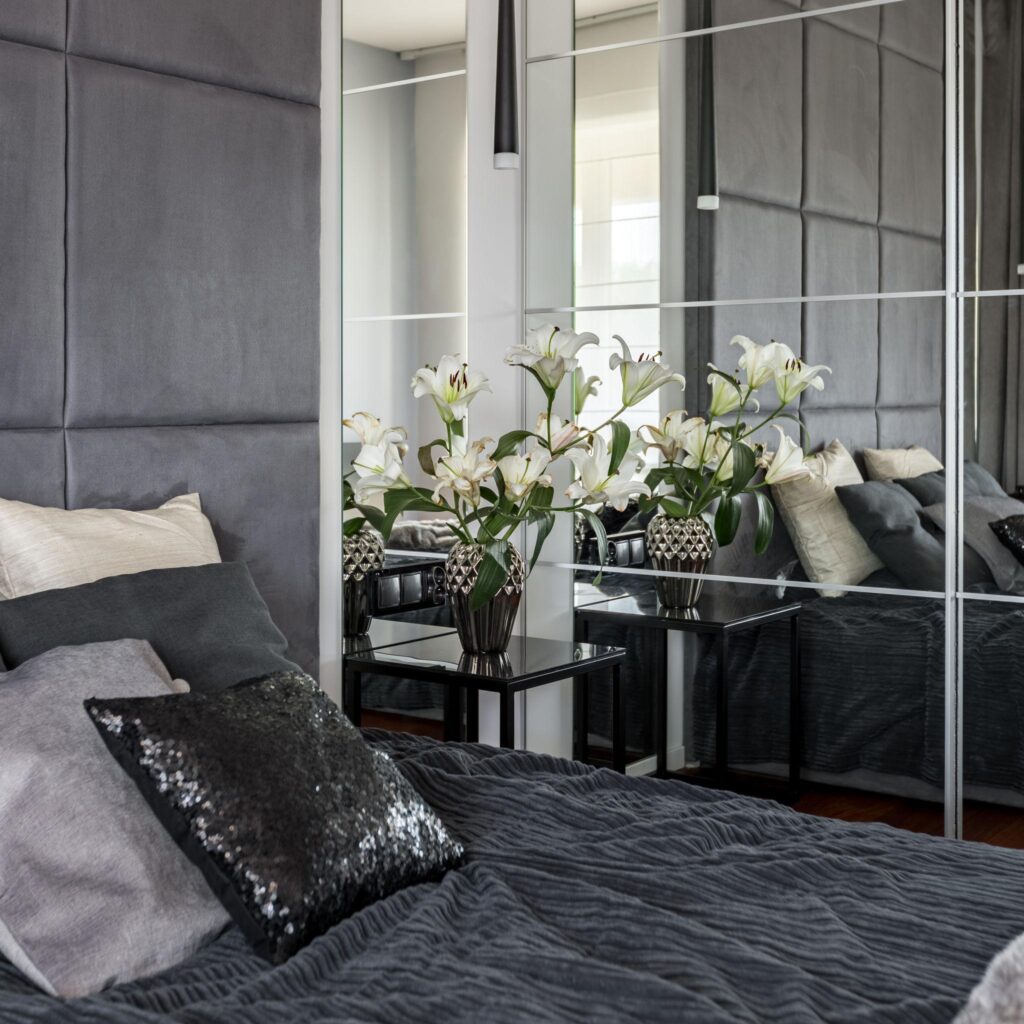 المرايا في الديكور الداخلي بالرياض