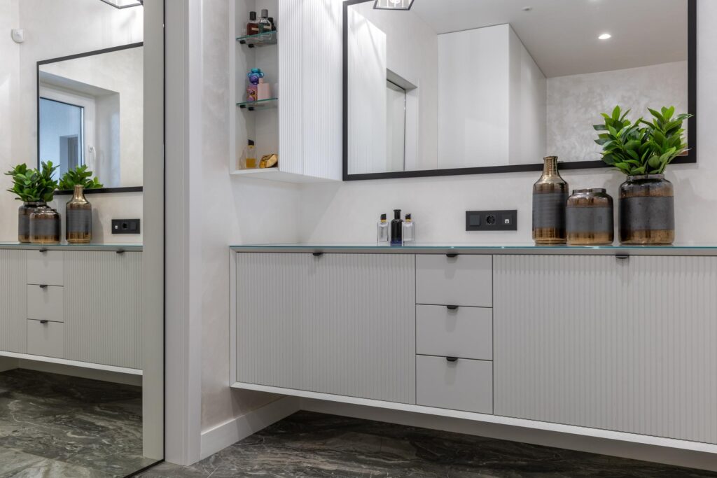 المرايا في الديكور الداخلي بالرياض