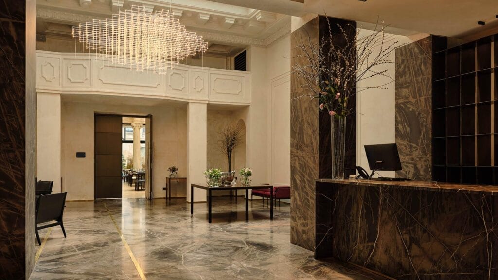 1000193500 5 star hotel