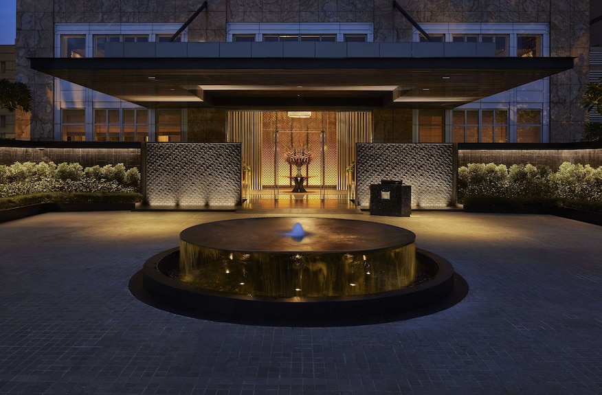 1000181701 hotel entrance design