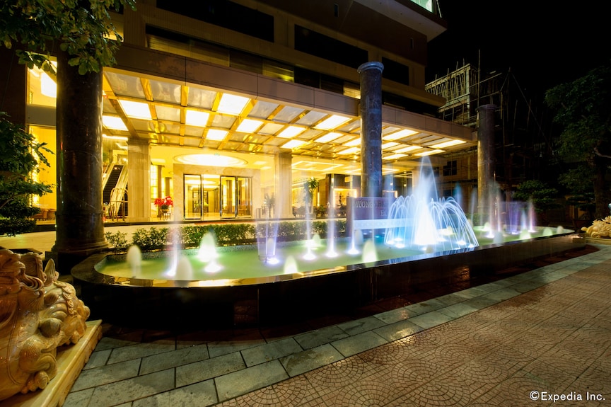 1000181702 hotel entrance design