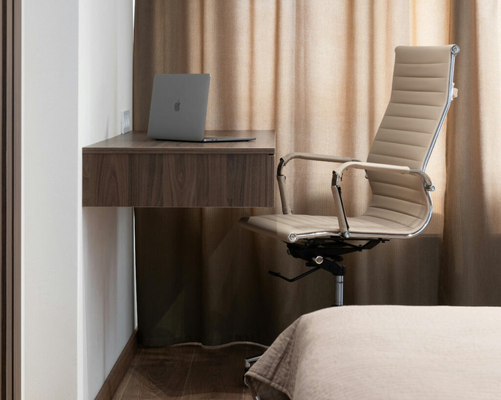1000177567 hotel room desk design