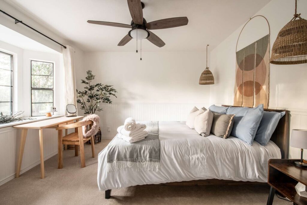 1000177594 hotel room desk design