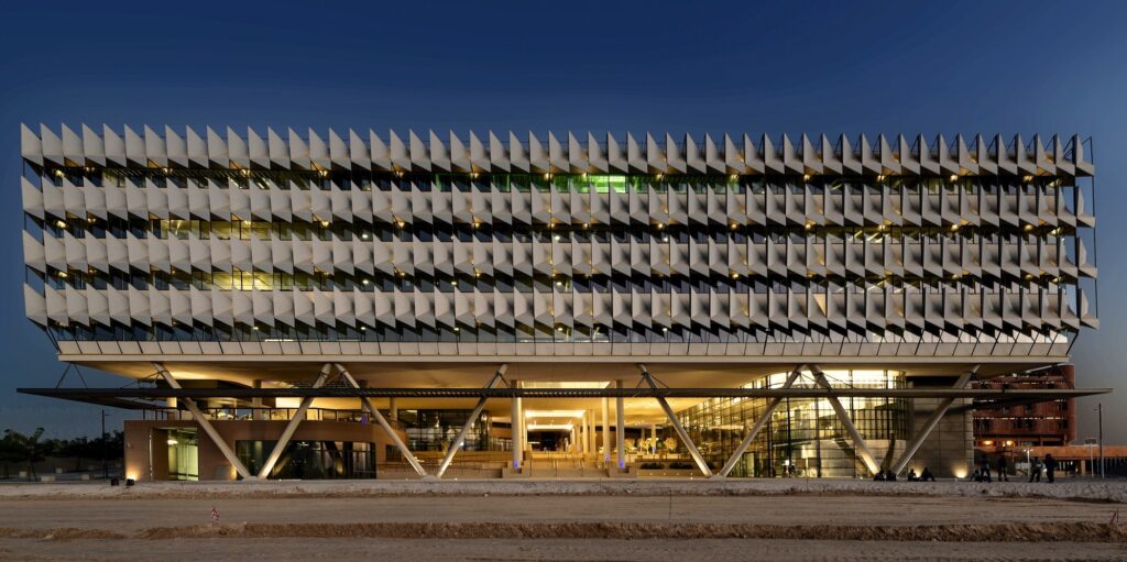 كيف تختار واجهة المبنى المناسبة في الرياض؟ نصائح هندسية وعملية