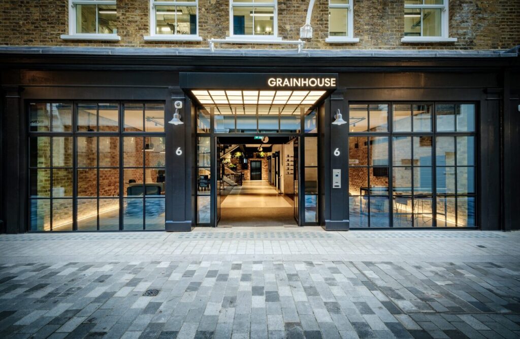 كيف تختار واجهة المبنى المناسبة في الرياض؟ نصائح هندسية وعملية