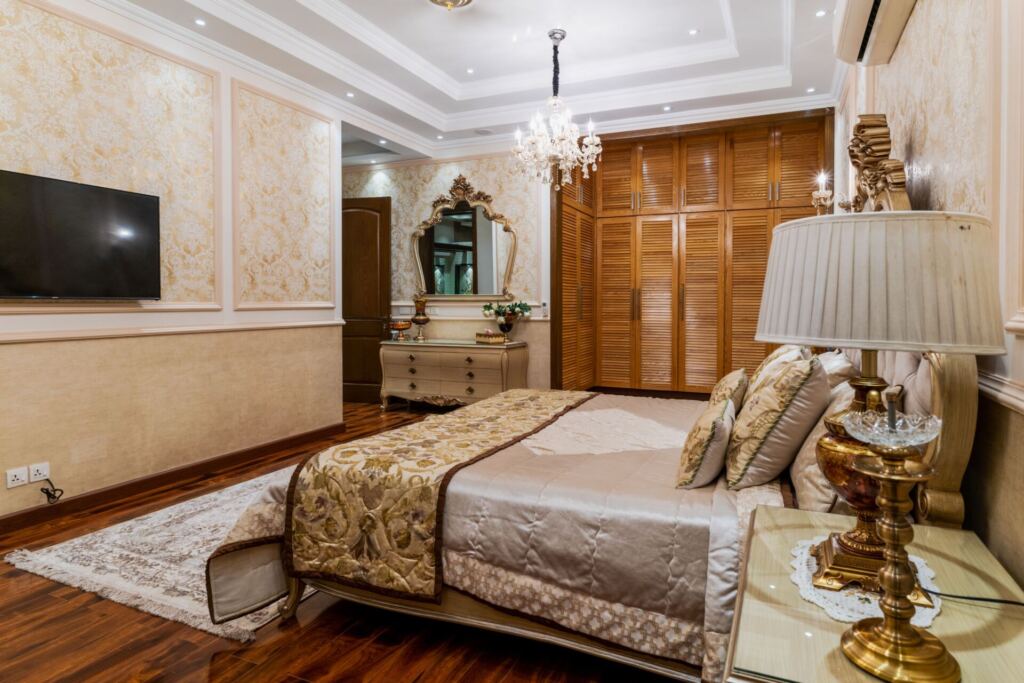 ديكورات غرف النوم: أفكار عملية لتصميم غرفة مريحة وأنيقة